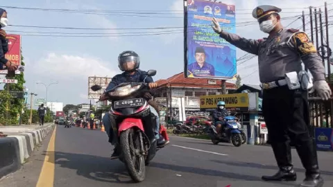 Info Mudik: Polisi Paksa Pemudik Putar Balik di Cirebon - GenPI.co