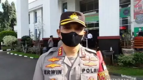 Polisi Amankan Puluhan Pendukung Habib Rizieq di PN Jaktim - GenPI.co
