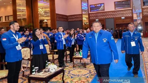 SBY Seharusnya Minta Maaf dan Cium Tangan Jokowi  - GenPI.co