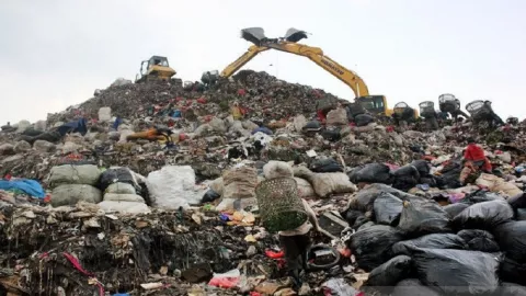 Libur Lebaran, Sampah di Jakarta Menumpuk - GenPI.co