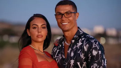 Selain Miss BumBum, Ronaldo Selingkuh 2 Kali Saat Georgina Hamil - GenPI.co