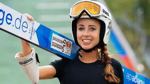Juliane Seyfarth, Atlet Lompat Ski yang Jadi Model Playboy - GenPI.co