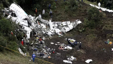 3 Kecelakaan Pesawat yang Menimpa Klub Sepak Bola - GenPI.co