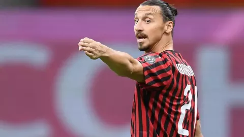 Jelang Lawan Sassuolo, AC Milan Akan Diperkuat Zlatan Ibrahimovic - GenPI.co