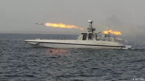 Kapal Militer Iran Diluncurkan, AS dan Israel Dibuat Mati Kutu - GenPI.co