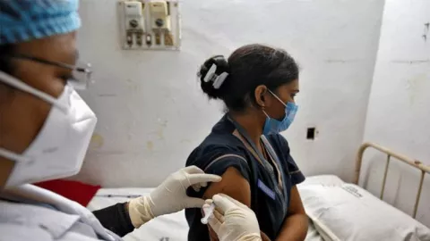 Usai Disuntik Vaksin Covid-19, Warga India Malah Meninggal Dunia - GenPI.co