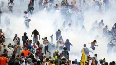 Kehancuran Venezuela, Warga Melarikan Diri, Tentara di Mana-mana - GenPI.co
