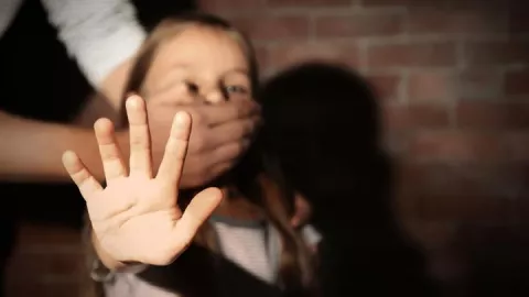 Viral! Aksi Polisi Menyelamatkan Anak dalam Penculikan di Inggris - GenPI.co