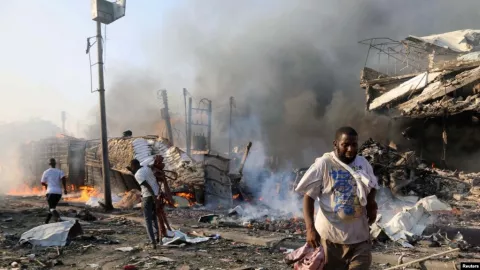 Serangan Bom Mobil di Parlemen Somalia Bunuh Warga Sipil - GenPI.co