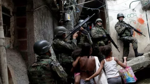 Pertarungan Bandit dan Militer Membara, Brasil Makin Mencekam - GenPI.co