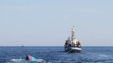Kapal Amerika Ambrol, 18 Orang Hilang, Hati Biden Bergetar - GenPI.co
