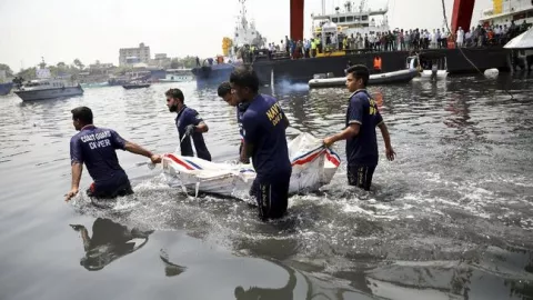 Kapal Bangladesh Ambrol, 26 Mayat Bergelimpangan, Dunia Gemetar - GenPI.co