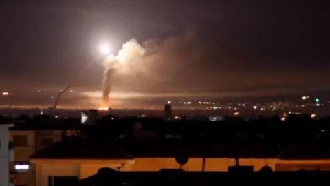 Ngeri, Serangan Roket Setan Israel Buat Langit Suriah Bergetar - GenPI.co