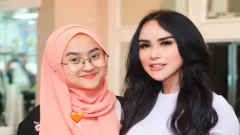 Putri Bebizie, Pakai Hijab Pebisnis dan Wajah Secantik Mama - GenPI.co
