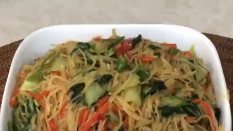 Resep Bihun Goreng Vegetarian Pakai 3 Jenis Sayur - GenPI.co