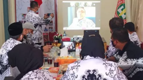 Tes PPPK 2021: Mendadak Guru Honorer Ramai Ikut Bimbel Skolastik - GenPI.co