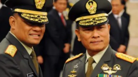 Moeldoko & Gatot Nurmantyo Panglima Era SBY, Beda Sikap soal KLB - GenPI.co