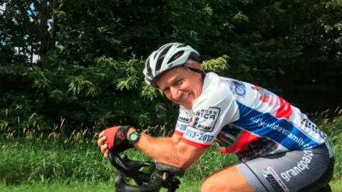 Top! Arvid Loewen Pecahkan Rekor Dunia Bersepeda Sejauh 11.315 Km - GenPI.co
