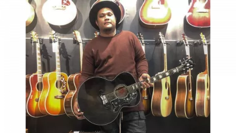 Suara Mesin Tik di Lagu Surat Cinta Untuk Starla Bius Penggemar  - GenPI.co