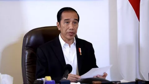 Isu Jokowi 3 Periode, Pernyataan Denny Siregar Telak Banget! - GenPI.co