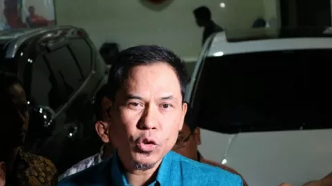 Denny Siregar Serang Munarman, Bawa Nama Kepolisian, Duh! - GenPI.co