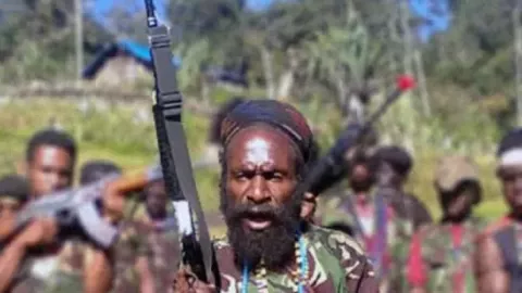Gubernur Papua Minta Label Teroris untuk KKB Dikaji Kembali - GenPI.co