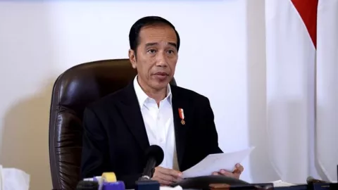 Viral! Video Jokowi Menumpang ke Toilet Jadi Sorotan Warganet - GenPI.co