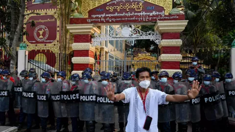 Berani Demontrasi di Myanmar Pasti Mati, Yang Gugur Sudah 4 Orang - GenPI.co