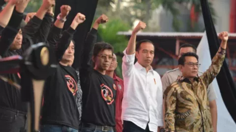Jokowi Dipagari Banyak Jenderal, Moeldoko Jaminannya - GenPI.co