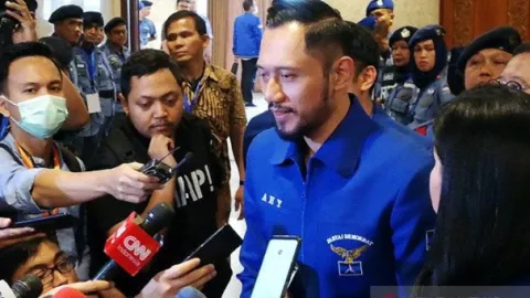 Pangeran Cikeas Mulai Berani ke Moeldoko, Warning-nya Cadas! - GenPI.co