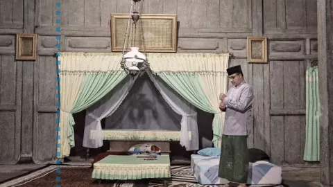 Muncul di Kamar Kyai Ageng Muhammad Besari, Anies Bikin Kaget - GenPI.co