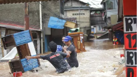 Wakil Anies Blak-blakan! Banjir Jakarta Gegara Senayan - GenPI.co
