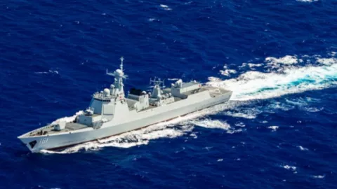 Kapal Perusak China Latihan Militer Brutal, Ada Radar Antisiluman - GenPI.co