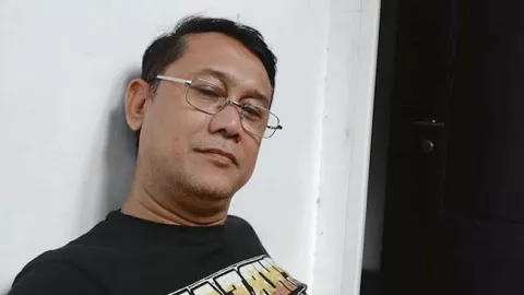Denny Siregar Sebut Duit Haram! Oposisi Bisa Tersudut - GenPI.co