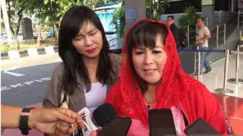 Video Munarman Ngamar Mau Dipasang Togel, Kata Dewi PDIP... - GenPI.co