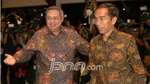 Rocky Gerung Keras! Jokowi Disebut Takut dengan SBY dan JK - GenPI.co