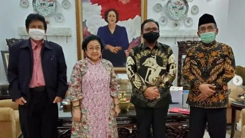 Terima Kasih Bu! Menag Yaqut pun Hormat ke Megawati - GenPI.co