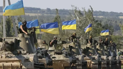 Siap-siap Kiamat! Ukraina Tembakkan Granat ke Pro-Rusia - GenPI.co
