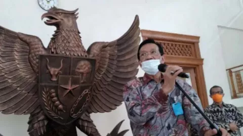 Wajib Bediri Tegak! Lagu Indonesia Raya Tiap Pagi Diperdengarkan - GenPI.co