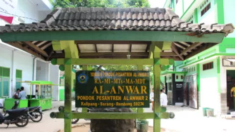 Menengok Ponpes Al Anwar Rembang, Nafas Islam Santun Mbah Maimun - GenPI.co