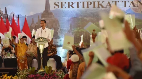 Dari Purworejo, Jokowi Serahkan 5000 SHM Bagi Warga Magelang - GenPI.co
