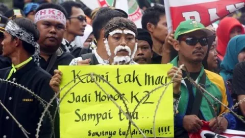 Honorer K2 jadi PNS Usia di Atas 35, Bisa Pak Jokowi? - GenPI.co