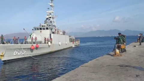 Tiga Kapal Perang TNI AL Lego Jangkar di Banyuwangi, Misi Apa? - GenPI.co