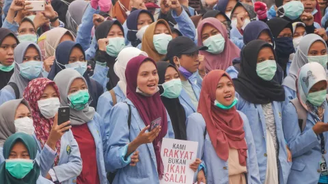 Cantik Militan, Para Mahasiswi Tuntut Gubernur Riau Soal Karhutla - GenPI.co