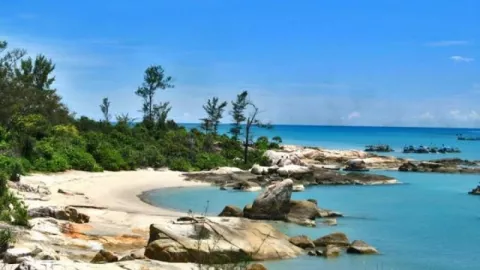 Putus Cinta? Move On ke 4 Pantai di Pulau Bangka aja! - GenPI.co