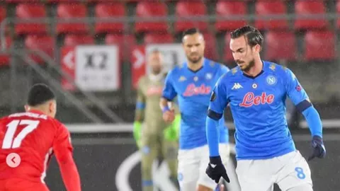 AZ Vs Napoli Imbang 1-1, Perebutan 32 Besar Semakin Ketat! - GenPI.co
