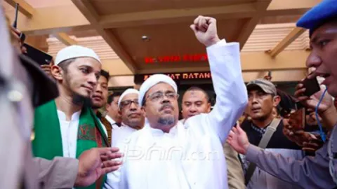 Habib Rizieq Resmi Bergelar Doktor, Begini Judul Disertasinya! - GenPI.co