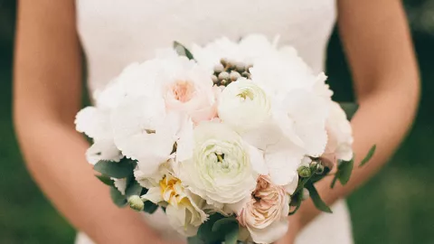 3 Pilihan Bouquet Bunga Cantik & Bermakna Baik Untuk Pernikahan - GenPI.co