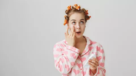 Para Remaja Jangan Pakai 4 Skincare Ini, Bisa Merusak Kulit! - GenPI.co