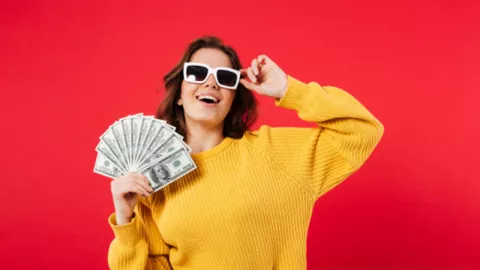 3 Zodiak Hokinya Kebangetan, Rezekinya Datang Tiada Henti! - GenPI.co